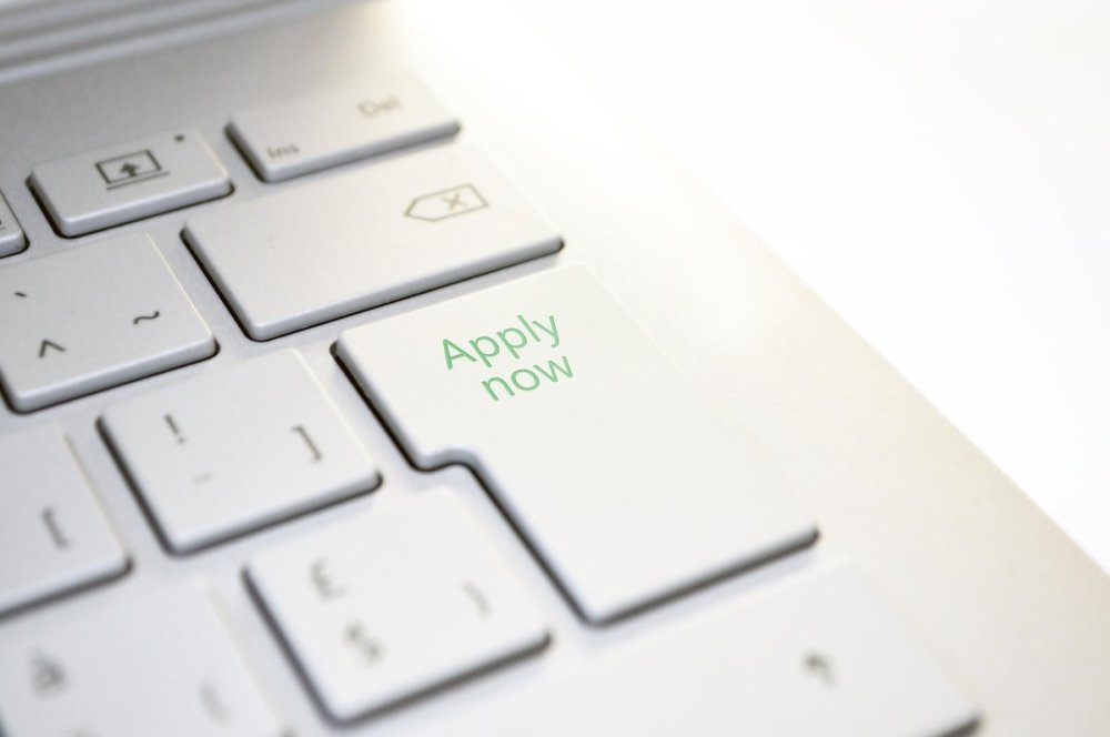 apply now button on a keyboard for startups