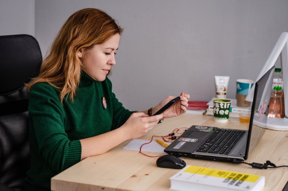 founder sat on phone at desk adhd distracted